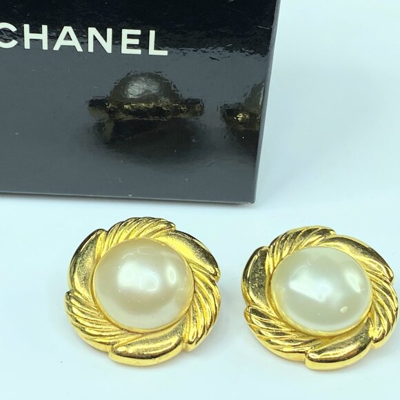 CHANEL Earrings Gold Round White Costume Pearl CC Logo Metal Clip